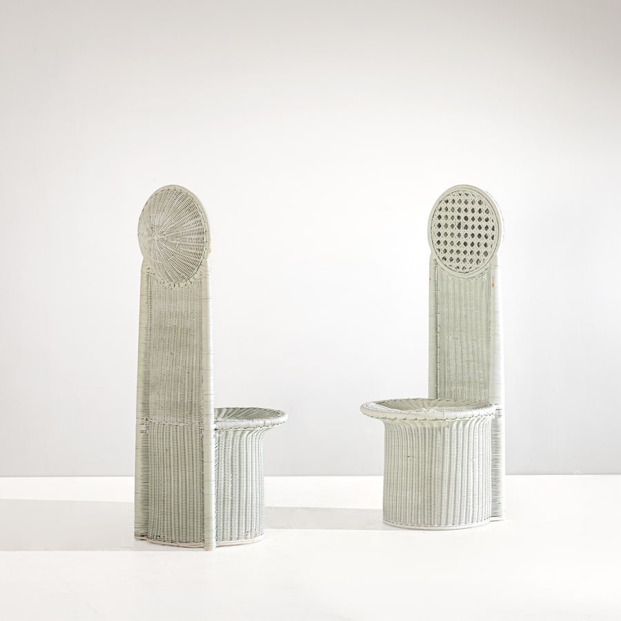 VIVAI DEL SUD: Coppia di troni. Canna d'India intrecciata. Italia anni '70. cm 140x55x57 A PAIR OF THRONES BY VIVAI DEL SUD Buone condizioni generali. Piccole righe, leggeri graffi, normali segni di usura. Piccole