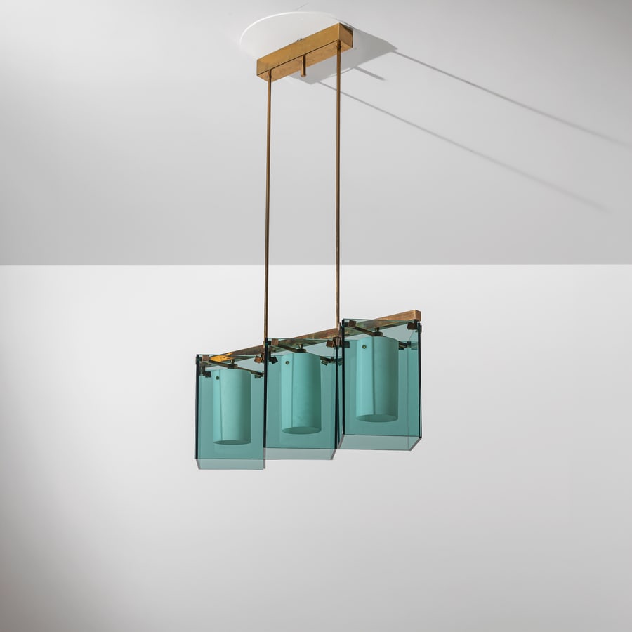 MAX INGRAND: Lampada a sospensione mod. 2128. Ottone, cristallo colorato e molato, vetro opalino satinato. Produzione Fontana Arte anni '60. cm 119x82x28 A CEILING LAMP BY M. INGRAND Quaderni di Fontana n. 4, p.33