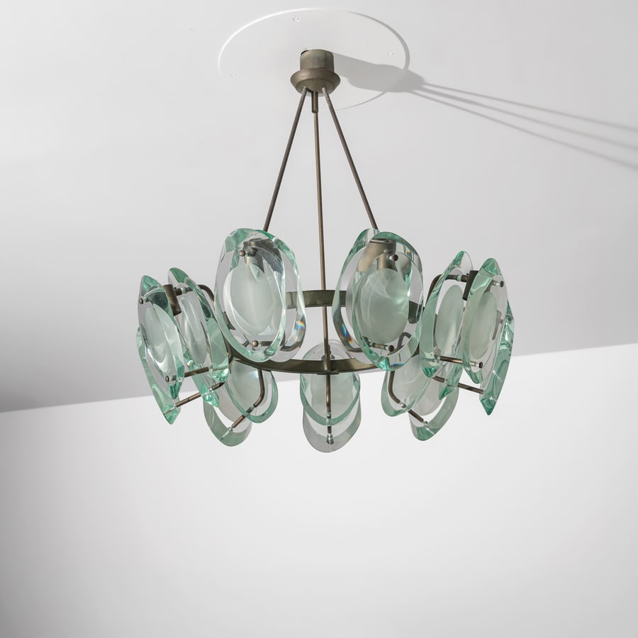 MAX INGRAND: Lampada a sospensione mod. 2088. Ottone nichelato, vetro molato e parzialmente sabbiato. Produzione Fontana Arte anni '60. cm 70x65x65 A CEILING LAMP BY M. INGRAND F. Deboni, Fontana Arte, Gio Ponti, 