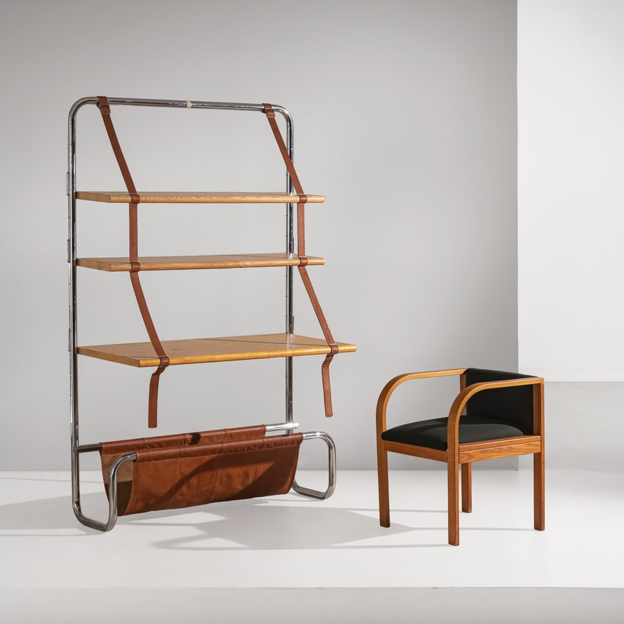 LUIGI MASSONI: Libreria mod. Jumbo line ew una poltroncina. Tubo di acciaio cromato, cuoio, legno di rovere tinto, tessuto imbottito. Produzione Poltrona Frau 1971. cm 192x120x40 ca. A BOOK CASE WITH AN ARMCHAIR BY
