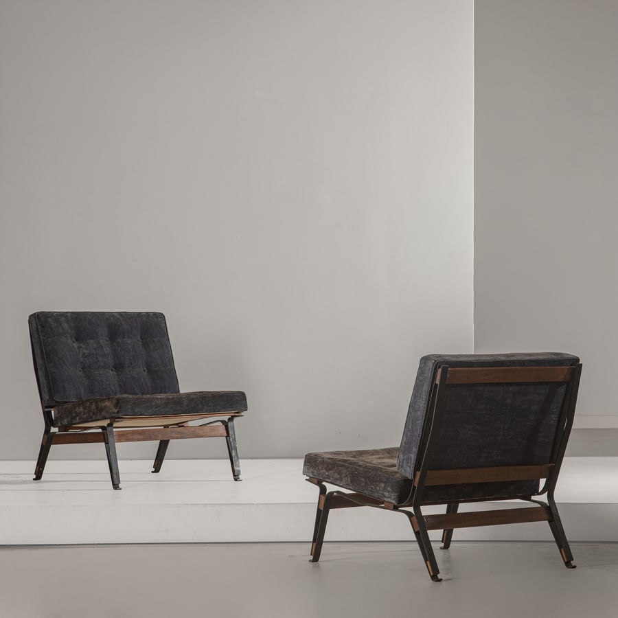 ICO PARISI: Coppia di poltrone mod. 586. Piattina di acciaio, legno di noce, tessuto imbottito. Produzione Cassina 1957 ca. cm 75x68x75 A PAIR OF ARMCHAIRS BY I. PARISI R. Lietti, Ico Parisi Design catalogo ragio