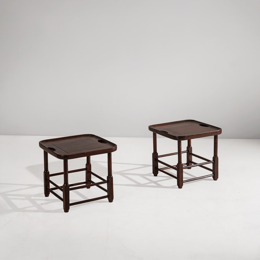 SERGIO RODRIGUES: Coppia di panchetti mod. Magrini. Legno esotico. Brasile, 1963 ca. cm 37x41x41 A PAIR OF STOOLS BY S. RODRIGUES S. Cals, Sergio Rodrigues. Catalogue Raisonné, Ed. Icatu, Rio de Janeiro, 2000, p. 