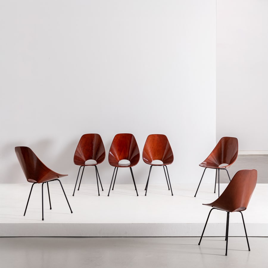 VITTORIO NOBILI: Sei sedie mod. Medea. Compensato curvato impiallacciato in legno di teak, tondino metallico verniciato. Produzione Fratelli Tagliabue 1955 ca. cm 85x46,5x50 SIX CHAIRS BY V. NOBILI Domus n.329, aprile