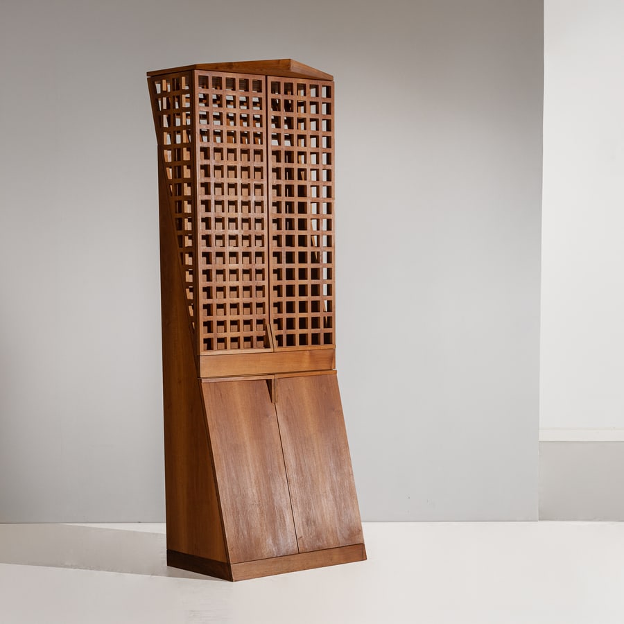 ADRIANO & PAOLO SUMAN: Mobile a doppio corpo della serie Matrix. Legno di frassino e legno di noce, metallo. Produzione Giorgetti, anni '80. cm 223x80x54 A TWO-PART CABINET BY A. & P. SUMAN Immagini catalogo di produzione