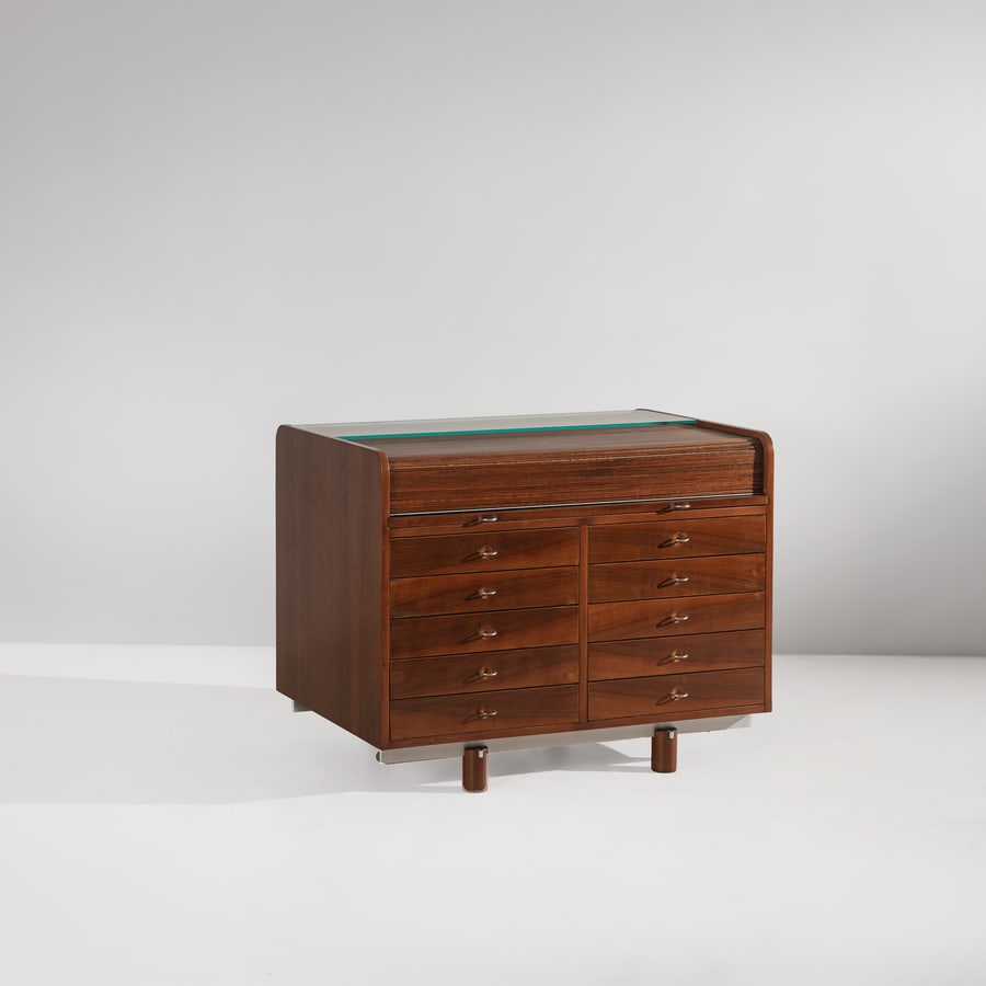 GIANFRANCO FRATTINI: Scrittoio da centro mod. 804. Legno esotico, pelle, cristallo molato, alluminio. Produzione Bernini 1961. Marchio del produttore. cm 79x100x67 A CABINET BY G. FRATTINI G. Gramigna, 'Repertorio del