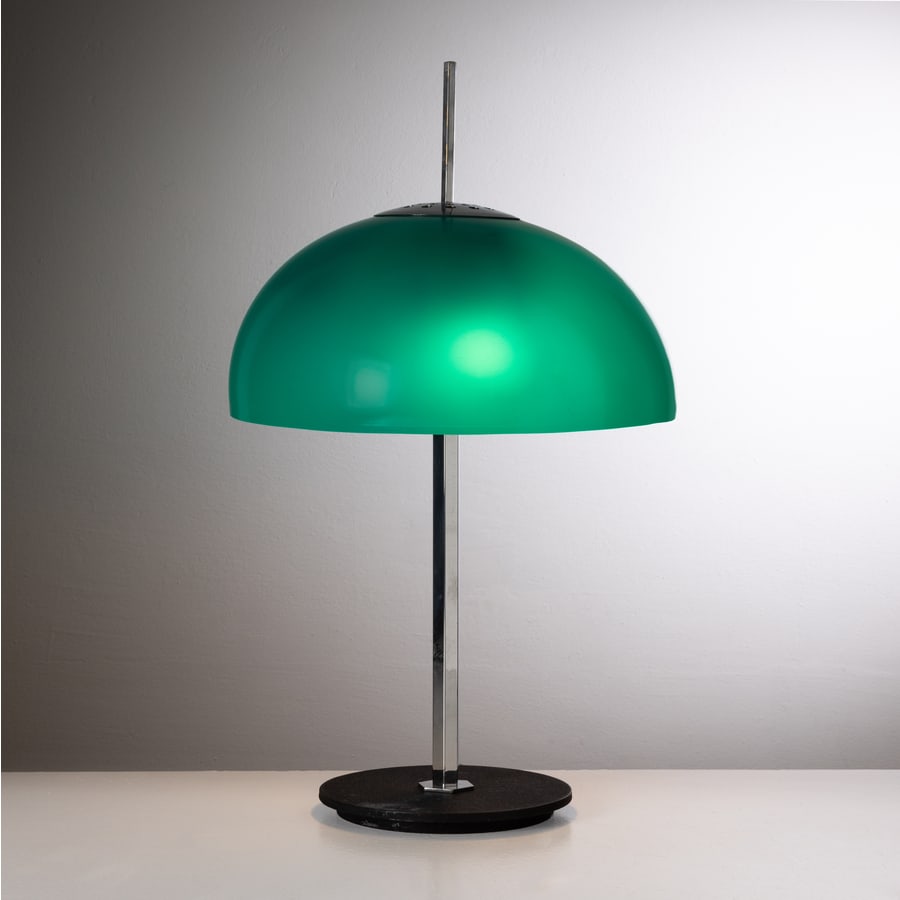 GINO SARFATTI: Lampada da tavolo mod. 584/G. Ghisa goffrata, ottone cromato, metacrilato colorato, alluminio verniciato. Produzione Arteluce, 1957 ca. cm 61x35x35 A TABLE LAMP BY G. SARFATTI C. Krzentowski, D. Krzen