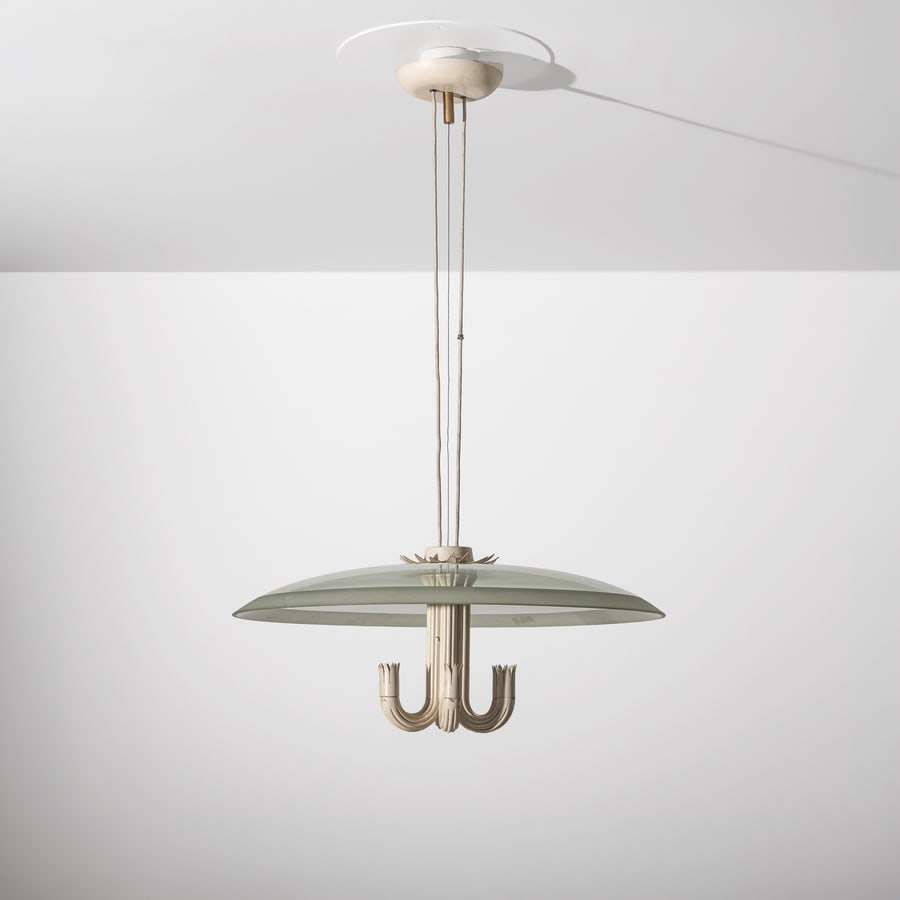 PIETRO CHIESA: Lampada a sospensione. Legno verniciato, cristallo curvato e parzialmente sabbiato. Produzione Fontana aArte anni '40. diametro del diffusore cm 65 A CEILING LAMP BY P. CHIESA Discrete condizioni gene