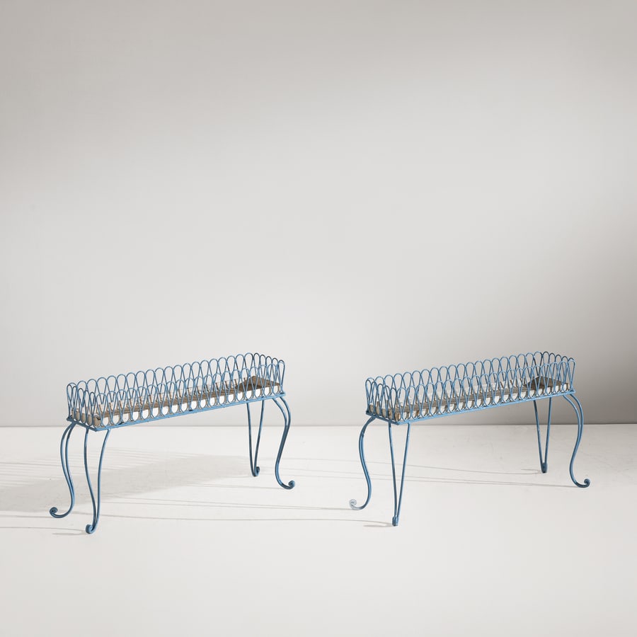 GIO PONTI (ATTRIB. A): Due fioriere. Ferro verniciato, alluminio. Produzione Casa & Giardino anni '40. cm 49x90x27 A PAIR OF FLOWER STAND ATTRIBUTED TO G. PONTI Buone condizioni generali. Piccole righe, leggeri graffi, norm