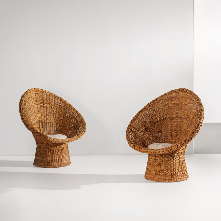 VIVAI DEL SUD: Coppia di poltrone. Midollino intrecciato, tessuto imbottito. Italia anni '70 cm 100x96x70 A PAIR OF ARMCHAIRS BY VIVAI DEL SUD Buone condizioni generali. Piccole righe, leggeri graffi, normali segni