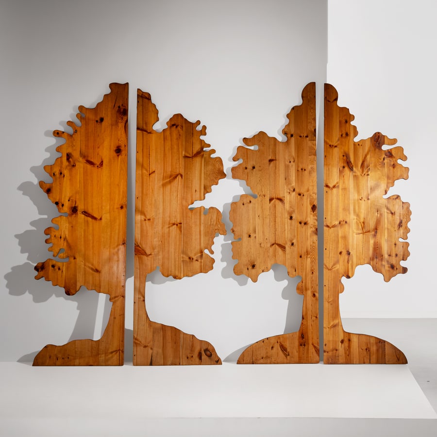 MANIFATTURA ITALIANA: Quattro grandi pannelli decorativi a guisa di albero in legno di abete massello cm 285x90x3 ca. FOUR ITALIAN WALL PANELS Buone condizioni generali. Piccole righe, leggeri graffi, normali segni di