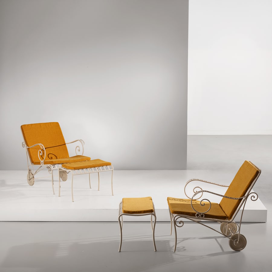 CASA & GIARDINO (ATTRIB. A): Coppia di poltrone e due scanni da giardino. Ferro smaltato. Italia, anni 40. cm 83x68x90; cm 39x61x38 A PAIR OF ARMCHAIRS AND TWO OTTOMANS ATTRIBUTED TO CASA&GIARDINO Condizioni molto buone.