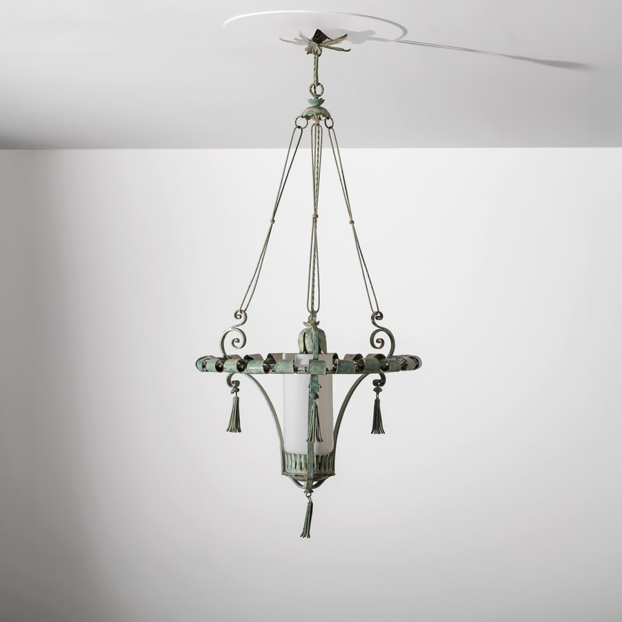 CARLO RIZZARDA (. ATTRIB. A): Lampada a sospensione. Ferro battuto laccato e patinato, vetro opalino. Italia, anni 20. cm 90x45x45 ca. A CEILING LAMP ATTRIBUTED TO C. RIZZARDA Cfr.: Carlo Rizzarda ferri d'arte, Catalogo, Milano, s