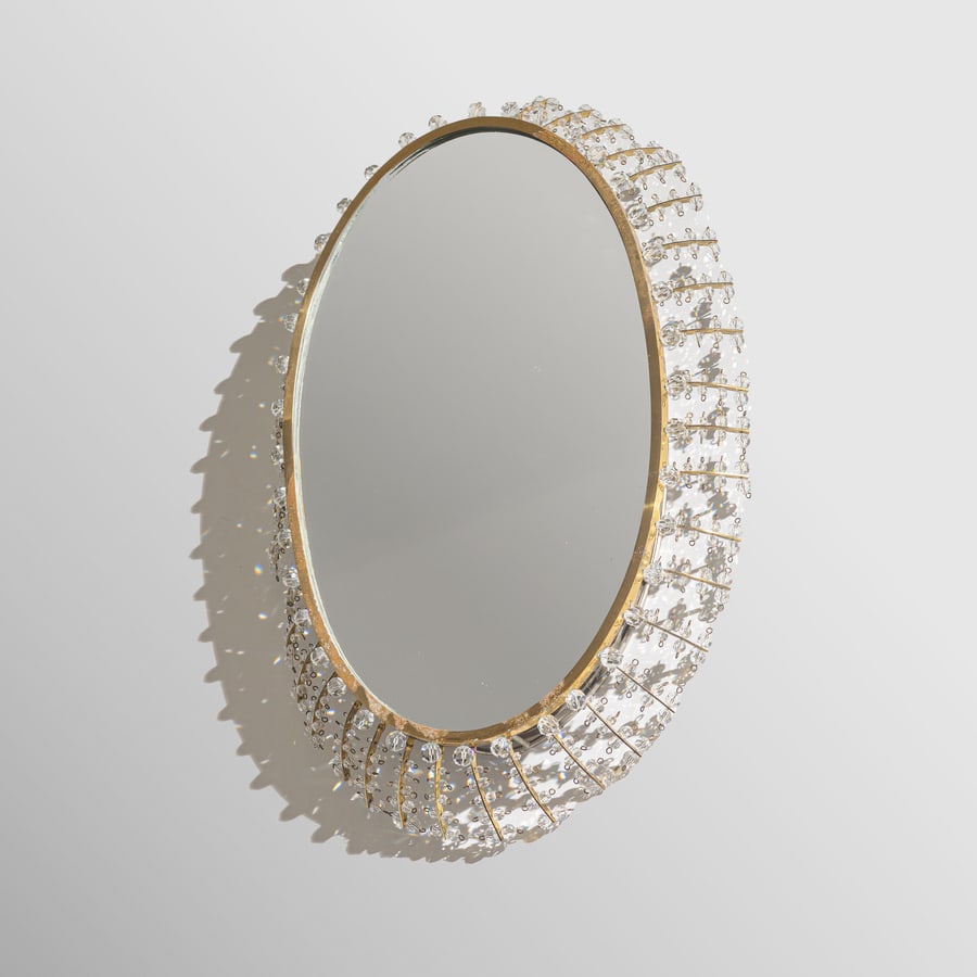PAWLA: Specchio retroilluminato. Metallo, cristallo specchiato, cristallo molato e stampato. Germania anni '60 cm 68x47x8 A MIRROR BY PAWLA Buone condizioni generali. Piccole righe, leggeri graffi, normali