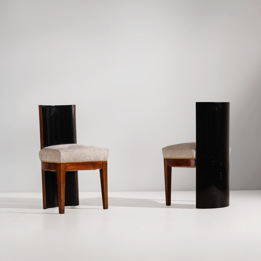 GIUSEPPE PAGANO (ATTRIB. A): Coppia di sedie. Legno ebanizzato, radica. Tessuto imbottito. Provenienza Casa C., Torino , 1930 ca. cm 81x46x45 A PAIR OF CHAIRS FOR A PRIVATE COMMISSION ATTRIBUTED TO G. PAGANO Cfr.: I.De Guttry,