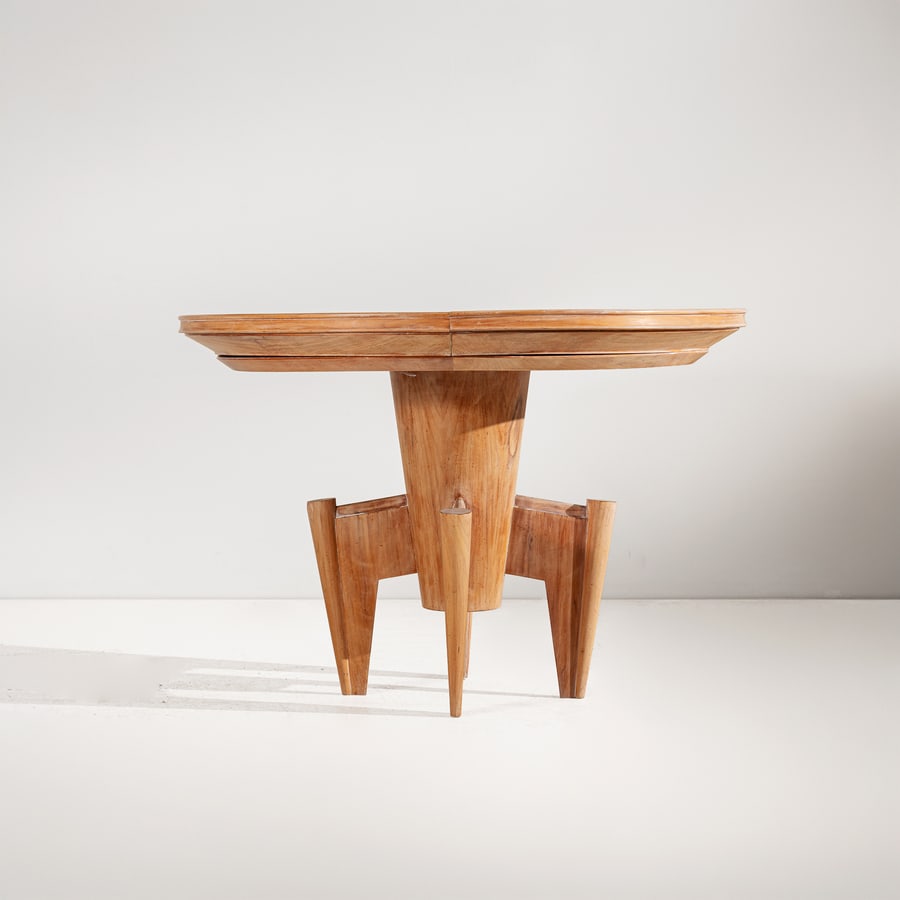 JULES LELEU (ATTRIB. A): Tavolo a tiro. Legno massello di teak, legno lamellare lastronato in legno di teak. Francia, anni '40. chiuso cm 73x105; aperto cm 73x258x105 A TABLE ATTRIBUTED TO J. LELEU Buone condizioni generali.
