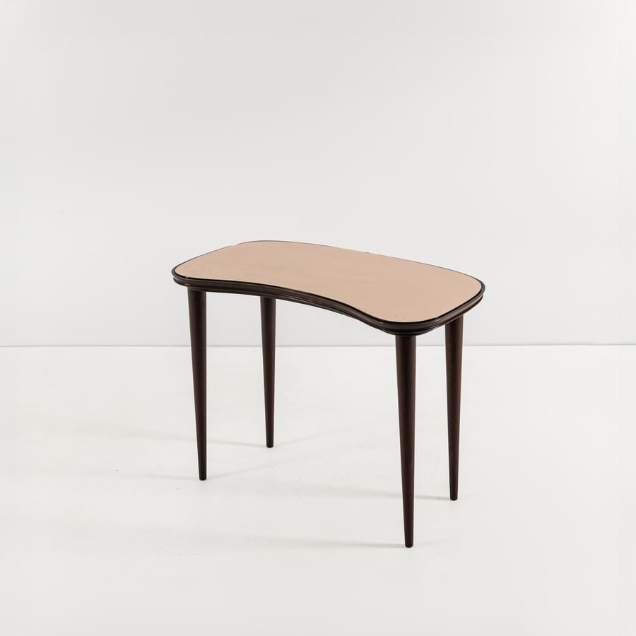 MANIFATTURA ITALIANA: Scrittoio. Legno tinto, cristallo colorato e specchiato. Italia anni '50. cm 75x105x58 AN ITALIAN SMALL DESK Buone condizioni generali. Piccole righe, leggeri graffi, normali segni di usura.