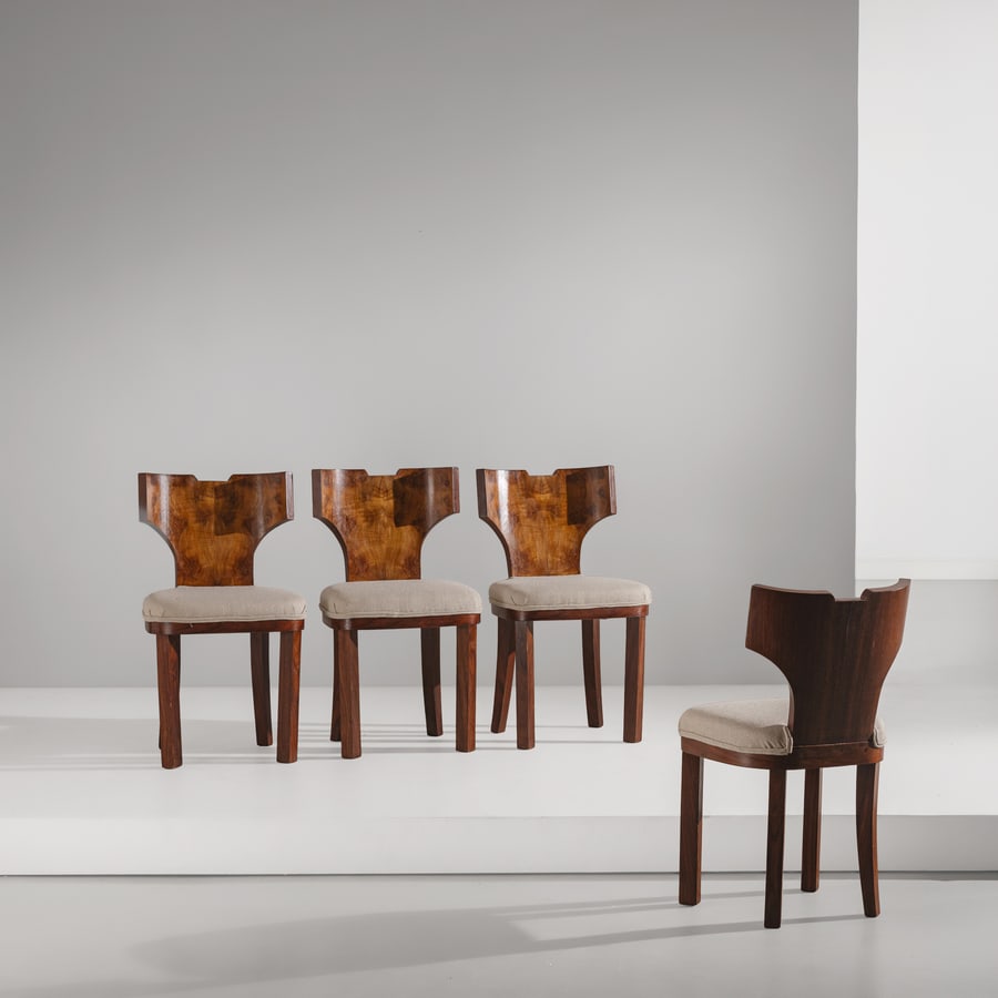 GIO PONTI (ATTRIB. A ): Quattro sedie. Legno di noce tinto, legno lamellare lastronato in piuma di noce, tessuto imbottito. Probabile produzione Bega, Bologna, anni 30. cm 82x47x47 FOUR CHAIRS ATTRIBUTED TO G. PONTI Buone