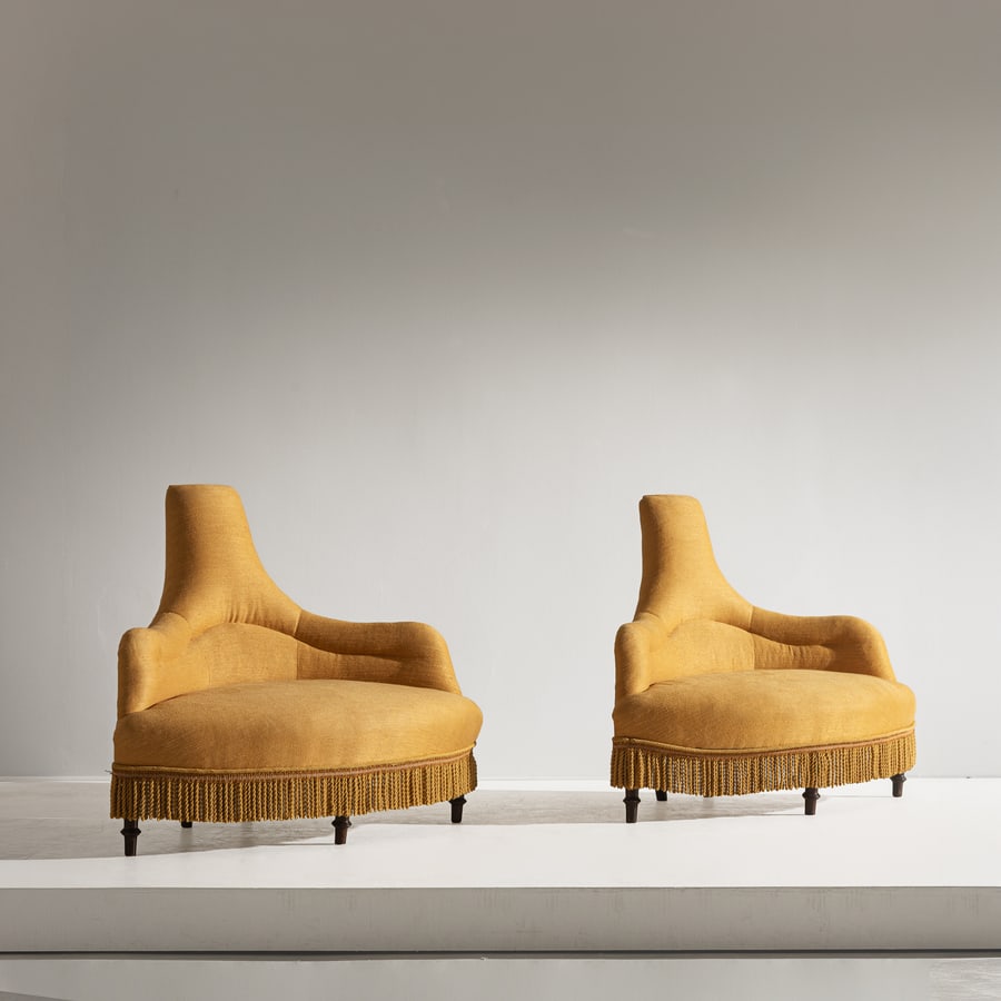 MANIFATTURA ITALIANA: Divano componibile. Legno tornito, tessuto imbottito. Italia anni '50. in questa composizione cm 97x172x85 ; singola poltrona cm 97x118x85 AN ITALIAN MODULAR SETTEE Buone condizioni generali. Piccole