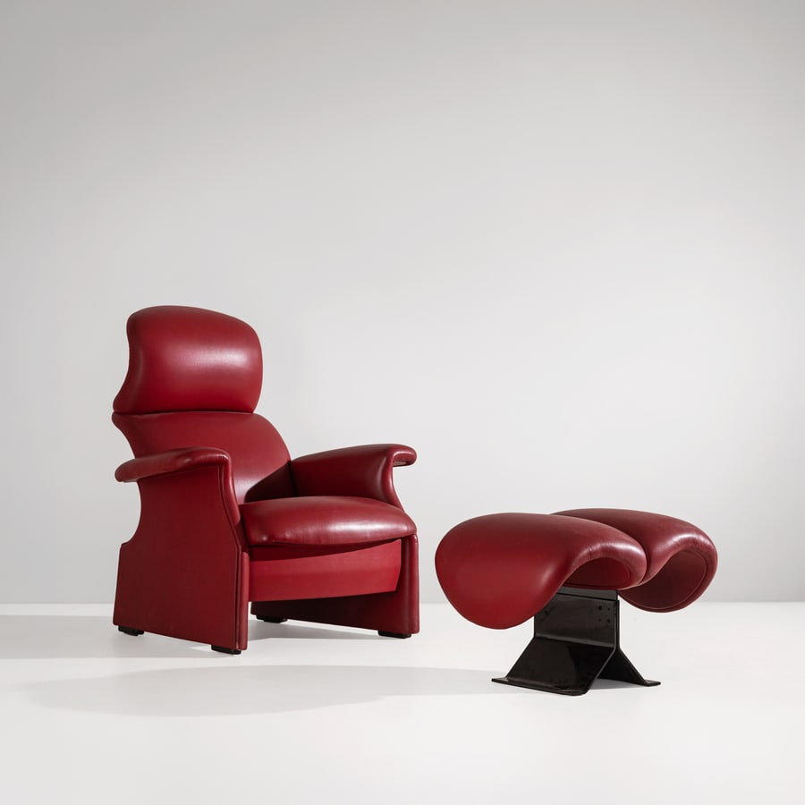 STUDIO SIMON GAVINA: Poltrona con pouf mod. Viscontea. Struttura con rivestimenti in pelle. Omaggio a Pier Giacomo Castiglioni. Produzione Simon Gavina, Italia, 1987. cm 100x90x90; cm 40x60x50 AN ARMCHAIR WITH OTTOMAN BY