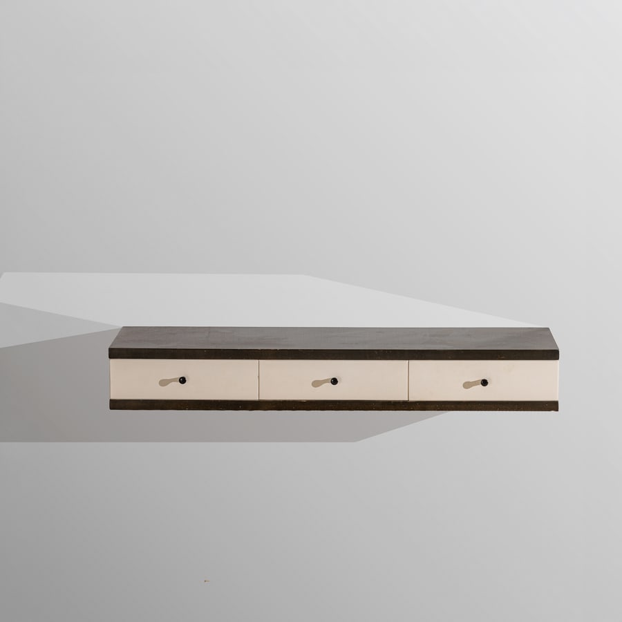 ICO PARISI: Consolle della serie S 40. Legno lamellare laccato e parzialmente rivestito, metallo cromato. Prod. Fratelli Longhi, 1969 ca. cm 15x108,5x31 ca. A WALL MOUNTED CONSOLE BY I. PARISI Cfr. : Domus, n. 47
