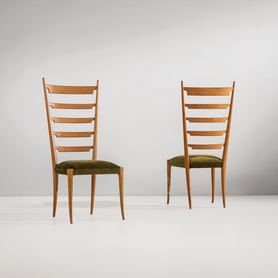 GIO PONTI (ATTRIB. A): Due sedie da camera. Legno di ciliegio, tessuto imbottito. Itaia anni '40. cm 100x44x44 ca. A PAIR OF SLIPPER CHAIRS ATTRIBUTED TO G. PONTI Buone condizioni. Segni di usura, piccole righe,