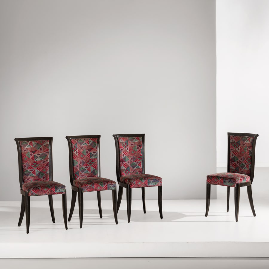 JULES LELEU (ATTRIB. A): Quattro sedie. Legno massello tinto, tessuto imbottito. Francia, anni '40. cm 90x50x48 ca. FOUR CHAIRS ATTRIBUTED TO J. LELEU Buone condizioni generali. Segni di usura, piccole righe e trascurabili