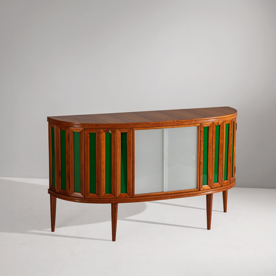MANIFATTURA ITALIANA: Credenza demilune. Legno di cilegio, cristallo specchiato, cristallo colorato. Italia anni '50. cm 90x164x40 AN ITALIAN SIDEBOARD Buone condizioni generali. Piccole righe, leggeri graffi, normali segn