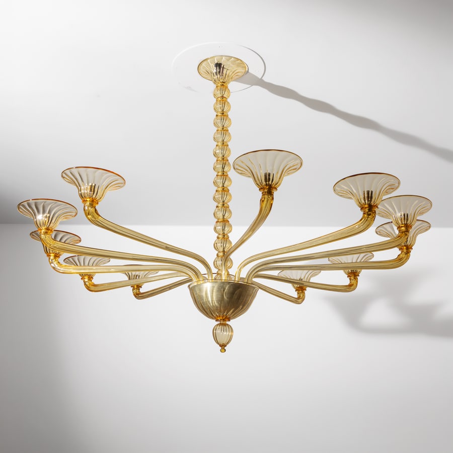 M.V.M CAPPELLIN: Lampada a sospensione. Metallo, vetro paglierino soffiato. Murano anni '30 cm 108x150 ca A CEILING LAMP BY M.V.M CAPPELLIN Buone condizioni. Piccole righe, normali segni di usura, lieve ossidazione.