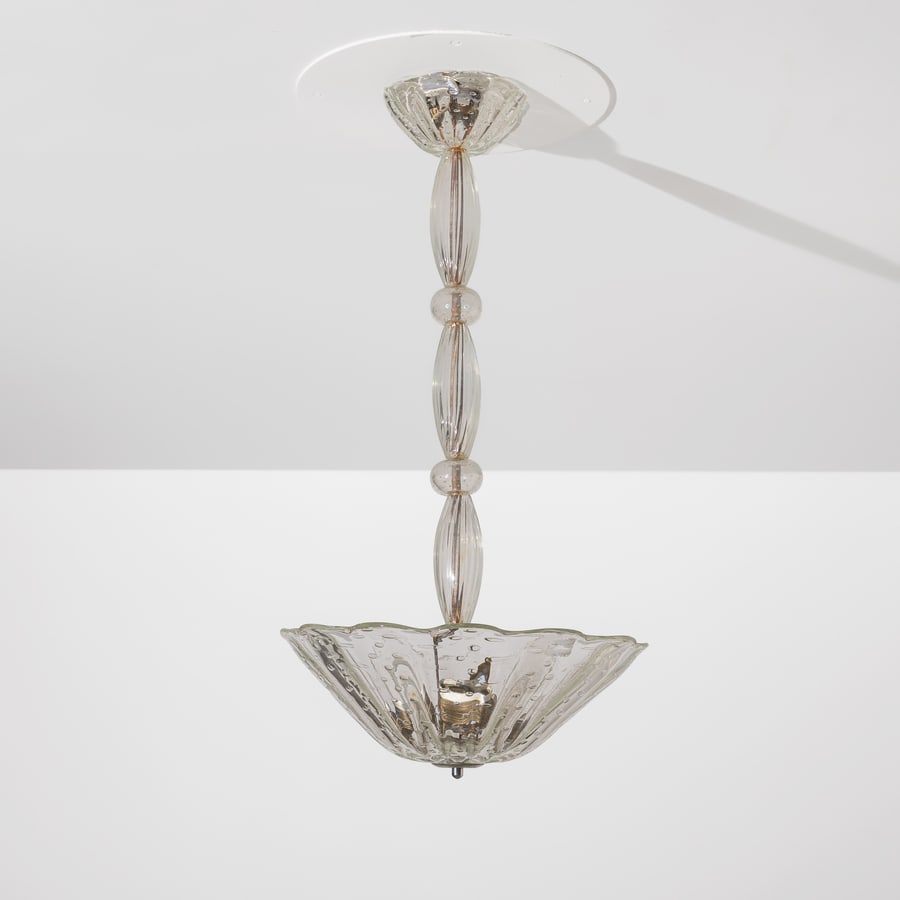 SEGUSO: Lampada a sospensione. Ottone, vetro bulicante lavorato a caldo. Murano anni '40 cm 86x40x40 A CEILING LAMP BY SEGUSO Buone condizioni generali. Piccole righe, leggeri graffi, normali segni di usura. 