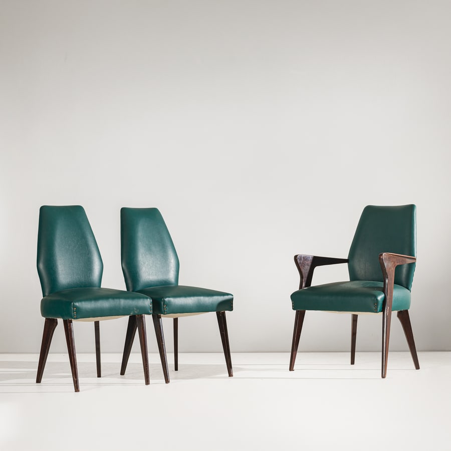 VITTORIO DASSI (ATTRIB. A): Due sedie e una poltroncina. Legno di faggio tinto, vinilpelle imbottita. Italia anni '50. cm 94x65x63; cm 93x46x61 A PAIR OF CHAIRS AND AN ARMCHAIR BY V. DASSI Buone condizioni generali. Piccole