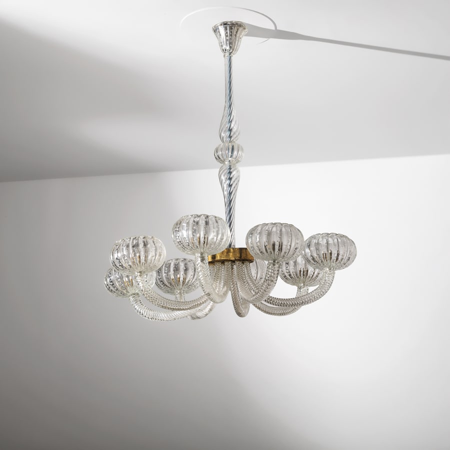 SEGUSO: Lampada a sospensione. Ottone, vetro massiccio lavorato a caldo. Produzione Seguso Vetri d'Arte anni '40. cm 111x94x84 ca A CEILING LAMP BY SEGUSO Buone condizioni generali. Righe, segni di usura. Lie