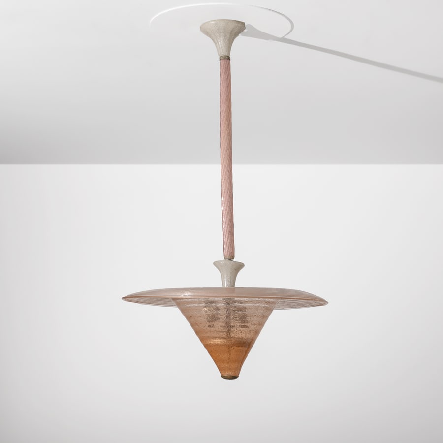 MANIFATTURA MURANESE: Lampada a sospensione. Metallo, vetro lavorato a caldo. Murano, Italia anni '50. cm 97x51x51 A MURANO GLASS CEILING LAMP Buone condizioni generali. Piccole righe, leggeri graffi, normali segni di usur