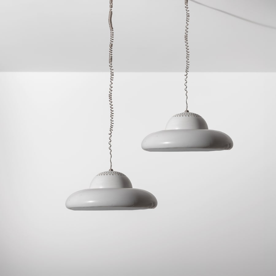 AFRA & TOBIA SCARPA: Coppia di lampade a sospensione mod. Fior di loto. Metallo verniciato. Produzione Flos anni '60 ca. misura del diffusore cm 18x45 A PAIR OF CEILING LAMPS BY A. & T. SCARPA Domus n.395, ottobre 1962,