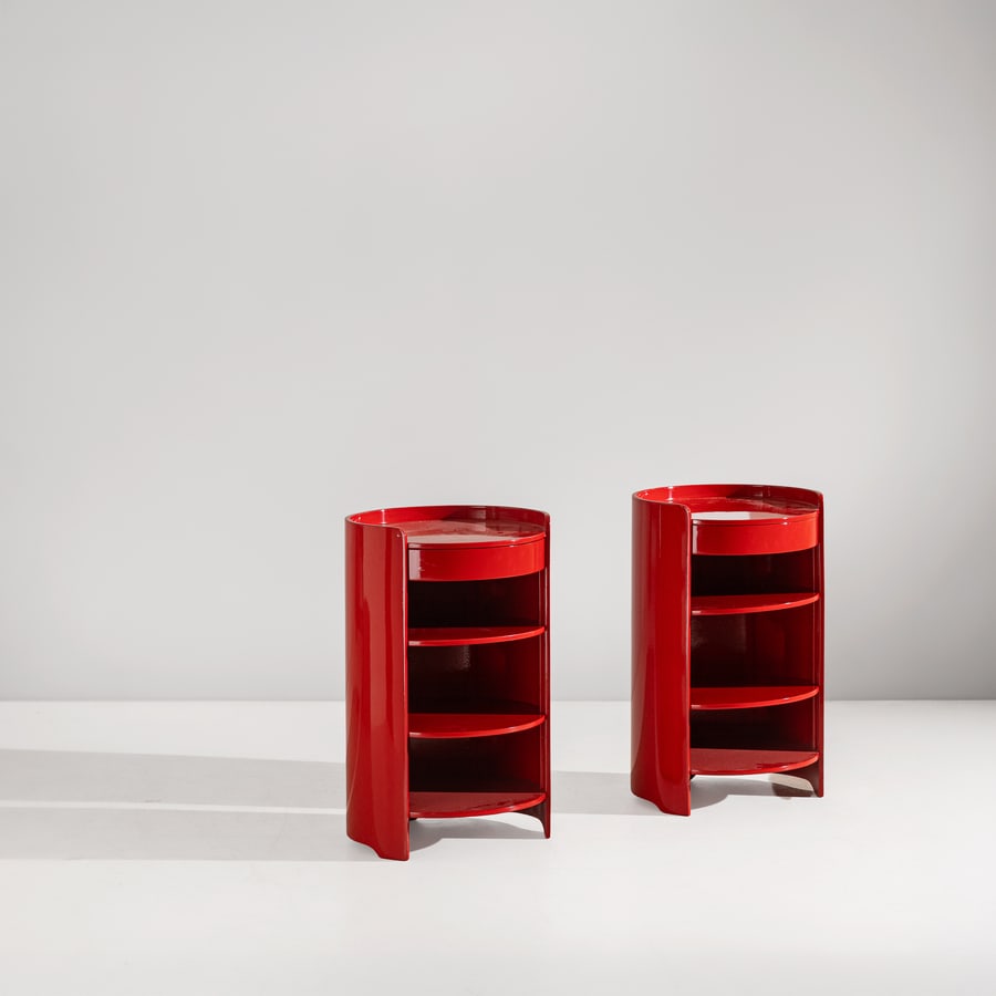 LUIGI CACCIA DOMINIONI: Coppia comodini mod. Casaccia. Legno multistrato curvato e laccato. Anni '.70. cm 66x42x38,5 A PAIR OF BEDSIDE TABLES BY L. CACCIA DOMINIONI Buone condizioni generali: presenza di piccoli graffi e