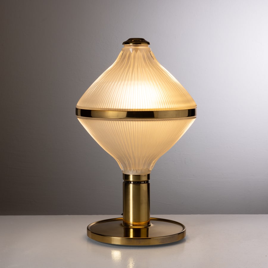 LAMPADA DA TAVOLO MOD. AGLAIA. OTTONE, VETRO PRESSATO.: PRODUZIONE ARTEMIDE 1963 CA. cm 45x28 A TABLE LAMP BY B.B.P.R Abitare n.16, maggio 1963, p. 44; Ottagono n.4, gennaio 1967, p. 77; catalogo Artemide 1969, p. 3 Condizioni molto buone. Righe, graffi