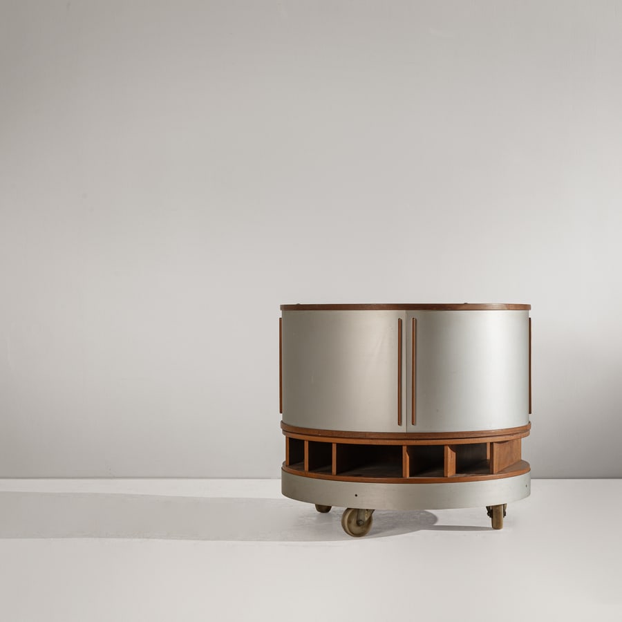 JOE COLOMBO: Mobile contenitore Combi Center. Legno di noce, alluminio. Produzione Bernini 1963. cm 73x84x84 A ROLLING STORAGE UNIT BY J. COLOMBO G.Gramigna, Repertorio del design italiano 1950 ; 2000, Milano