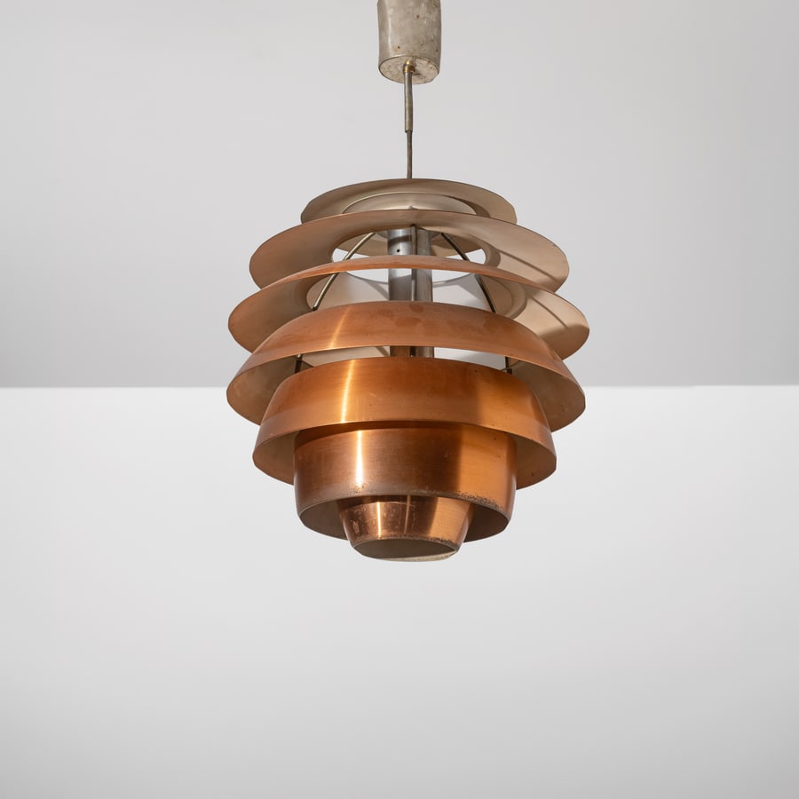 STILNOVO: Lampada a sospensione mod. 1231. Rame parzialmente verniciato, cavo metallico. Decalcomania della manifattura. Produzione Stilnovo 1960 ca. cm 74x38x38 A CEILING LAMP BY STILNOVO Domus n. 386, gennaio