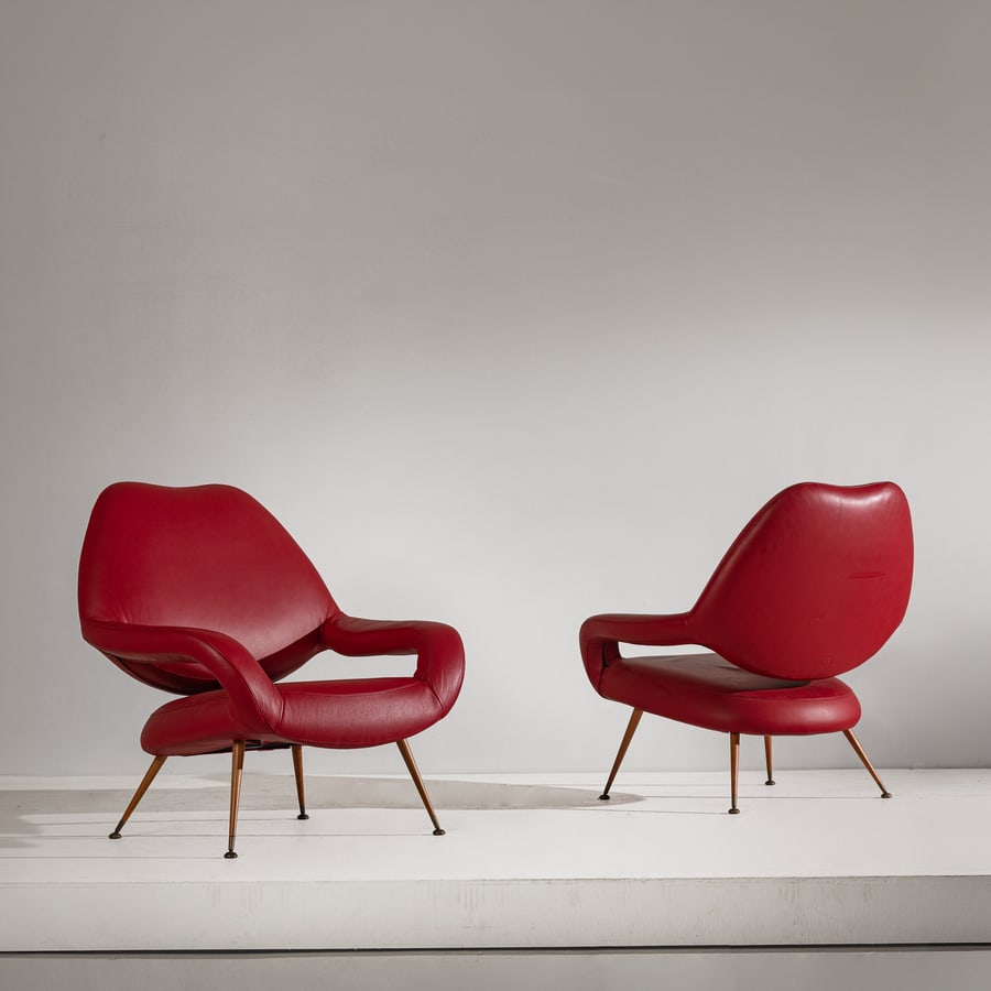 GASTONE RINALDI: Coppia di poltrone DU55. Megno tornito, metallo, pelle imbottita. Produzione Poltrona Frau anni '90. cm 90x83x82 A PAIR OF ARMCHAIRS BY G. RINALDI G. Gramigna, Repertorio del design italiano 1950-2000