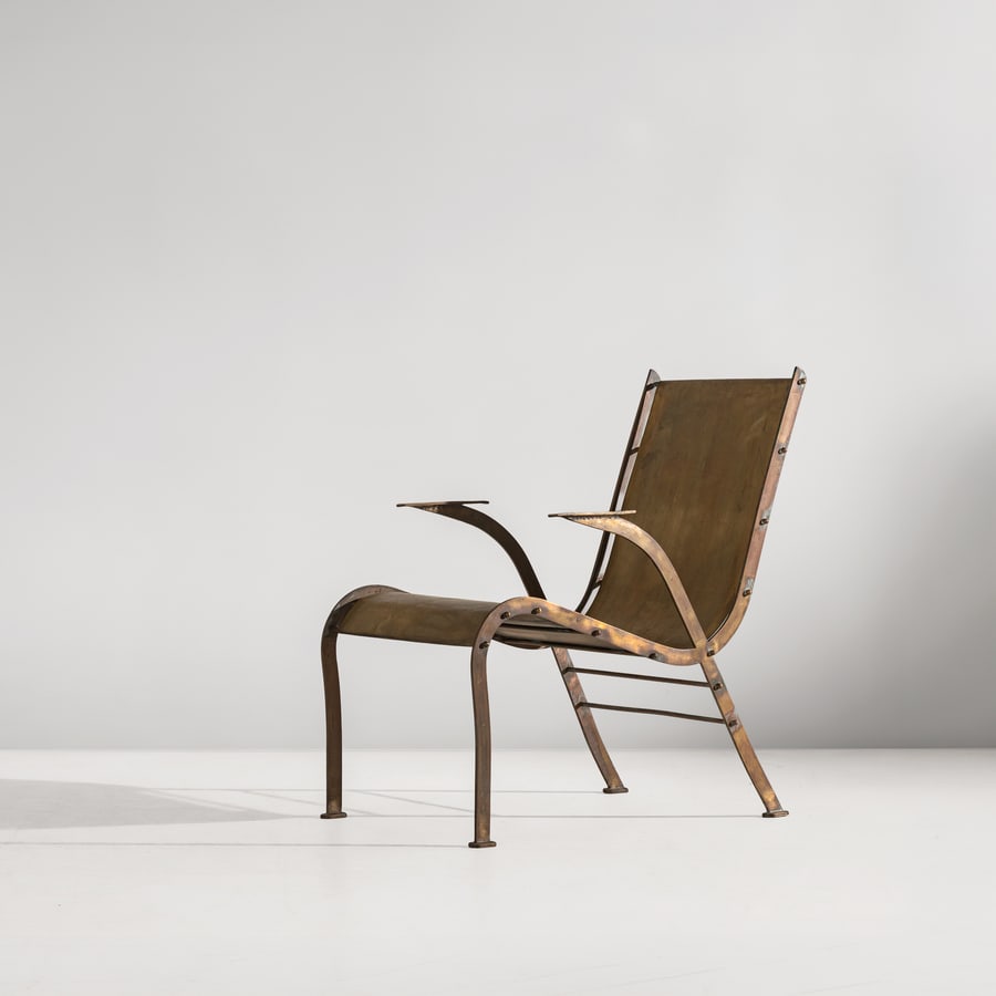 MANIFATTURA ITALIANA: Poltroncina. Ottone. Italia anni '60. cm 83x51x77 ca AN ITALIAN CHAIR Buone condizioni generali. Piccole righe, leggeri graffi, normali segni di usura. Ottone in patina, visibile ossidazione.
