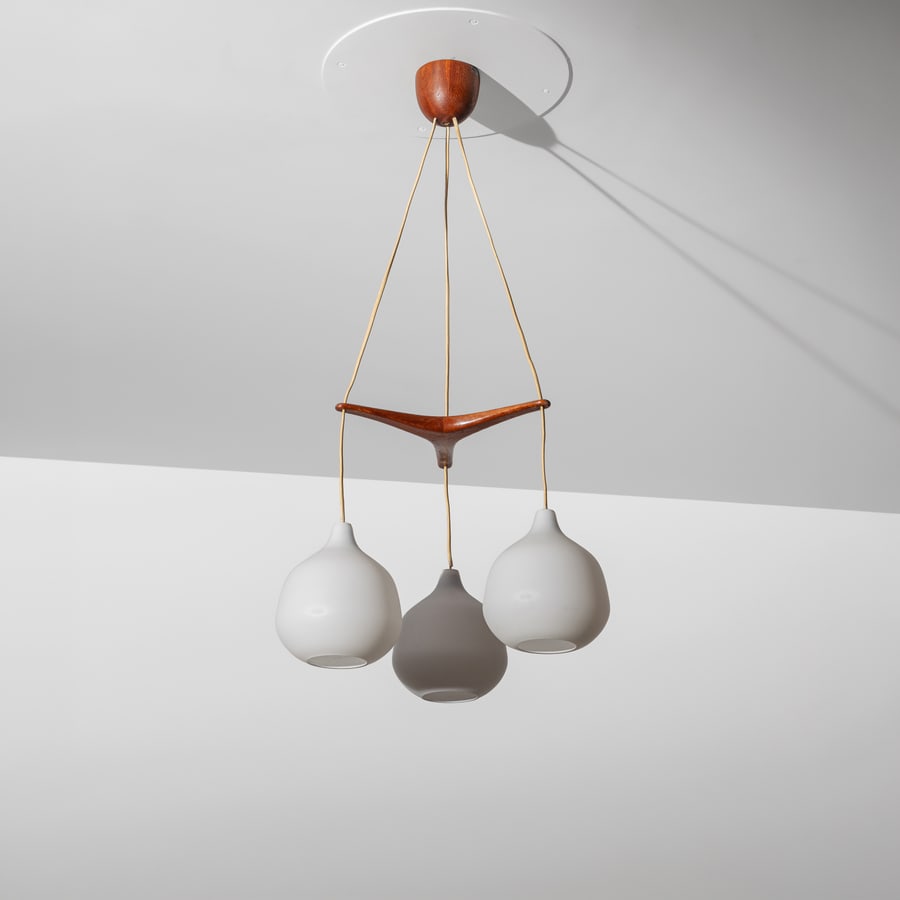 LUXUS: Lampada a sospensione. Legno di teak, vetro opalino satinato. Scandinavia anni '60. Etichetta del produttore cm 90x40x40 A CEILING LAMP BY LUXUS buone condizioni generali. Piccole righe, normali