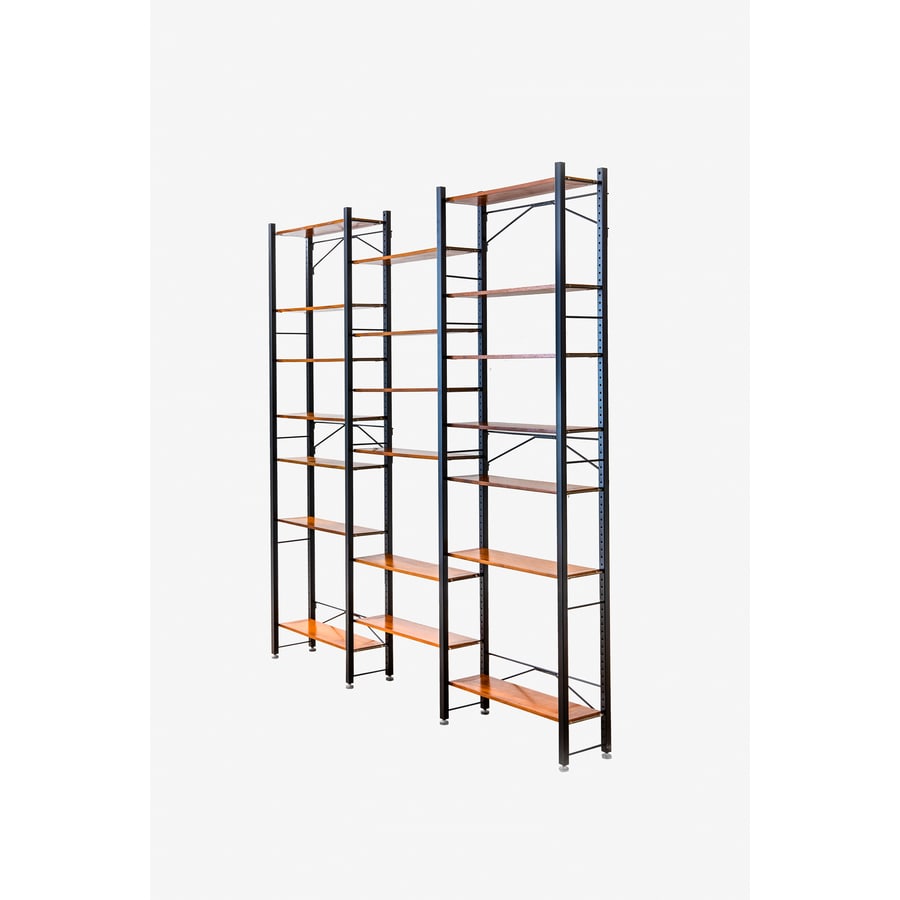 FRANCO CAMPO & CARLO GRAFFI: Étagère modulare realizzata per la Libreria Moderna di Torino. Metallo verniciato, ottone nichelato, alluminio, legno di teak. Produzione Home Torino, 1960 ca. cm 238x223x29 A BOOKCASE BY
