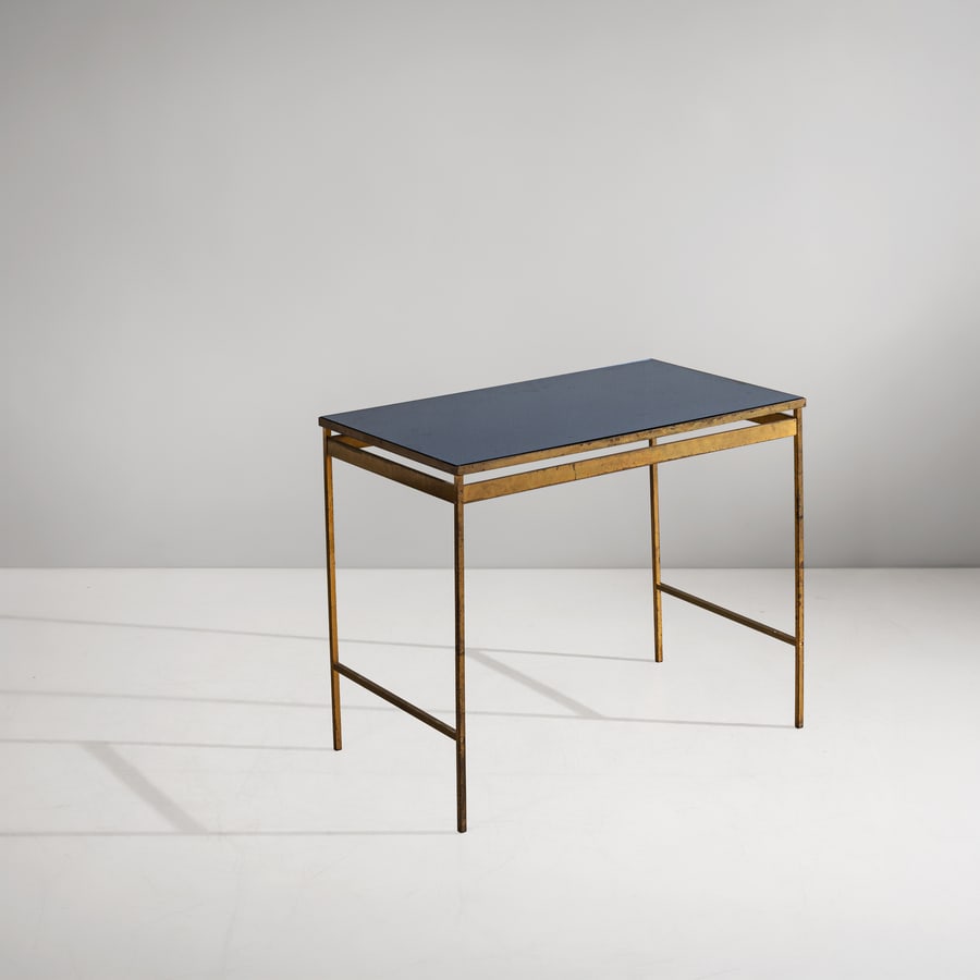 LUIGI FONTANA (ATTRIB. A): Consolle. Ottone, cristallo specchiato e colorato. Italia anni '50. cm 81x100x61 A CONSOLLE ATTRIBUTED TO L. FONTANA Buone condizioni generali. Piccole righe, leggeri graffi, normali segni di usura.