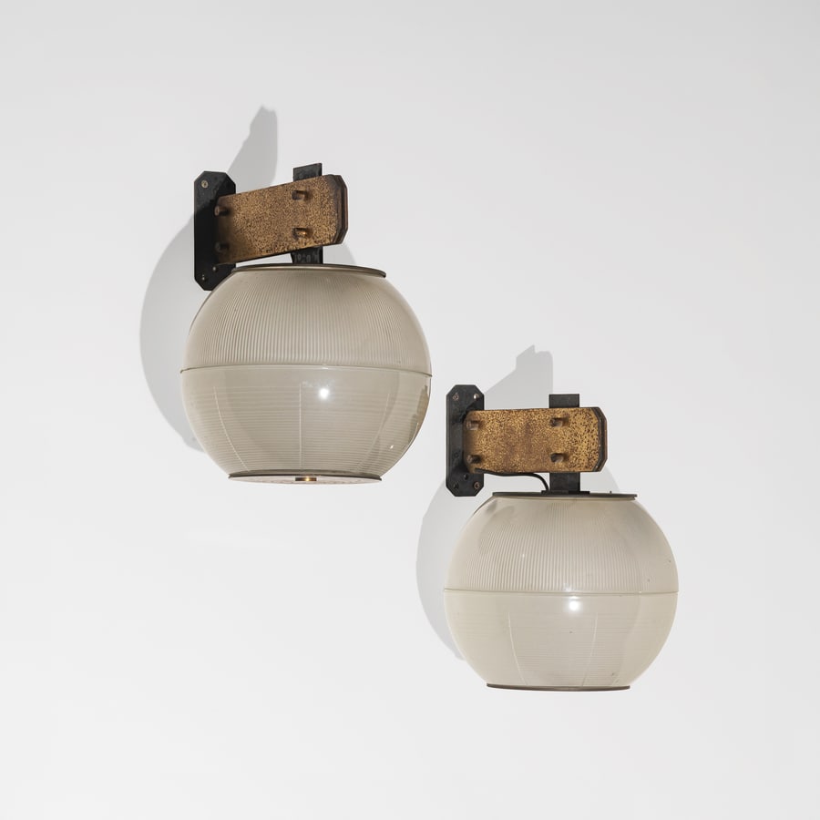 GRECO: Coppia di lampade da parete mod. Feltre anni '50. Ottone , metallo verniciato, vetro pressato. Produzione Greco anni '50. cm 38x25x35 A PAIR OF WALL LAMPS BY GRECO Catalogo di produzione Buone condizi