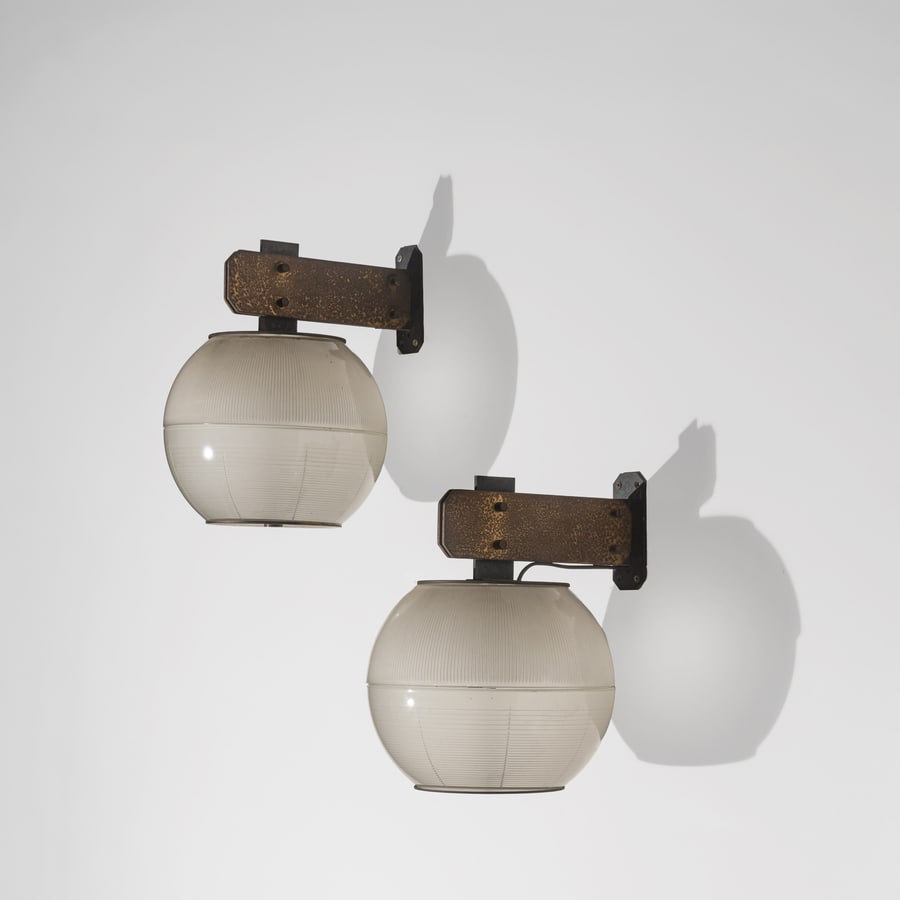 GRECO: Coppia di lampade da parete mod. Feltre anni '50. Ottone , metallo verniciato, vetro pressato. Produzione Greco anni '50. cm 38x25x35 A PAIR OF WALL LAMPS BY GRECO Catalogo di produzione Buone condizi