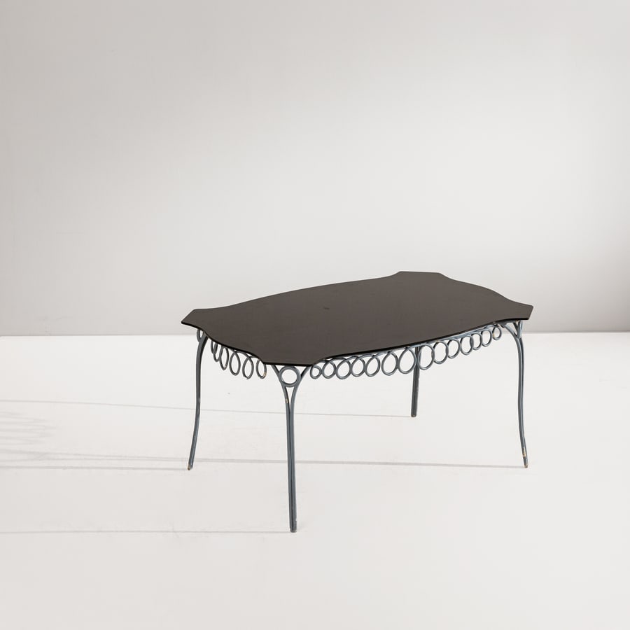 LIO CARMINATI (ATTRIB. A): Tavolino. Ferro verniciato, vetro opalino. Produzione Casa & Giardino anni '40. cm 53x103x67 A LOW TABLE ATTRIBUTED TO L. CARMINATI Buone condizioni generali. Piccole righe, leggeri graffi, normali