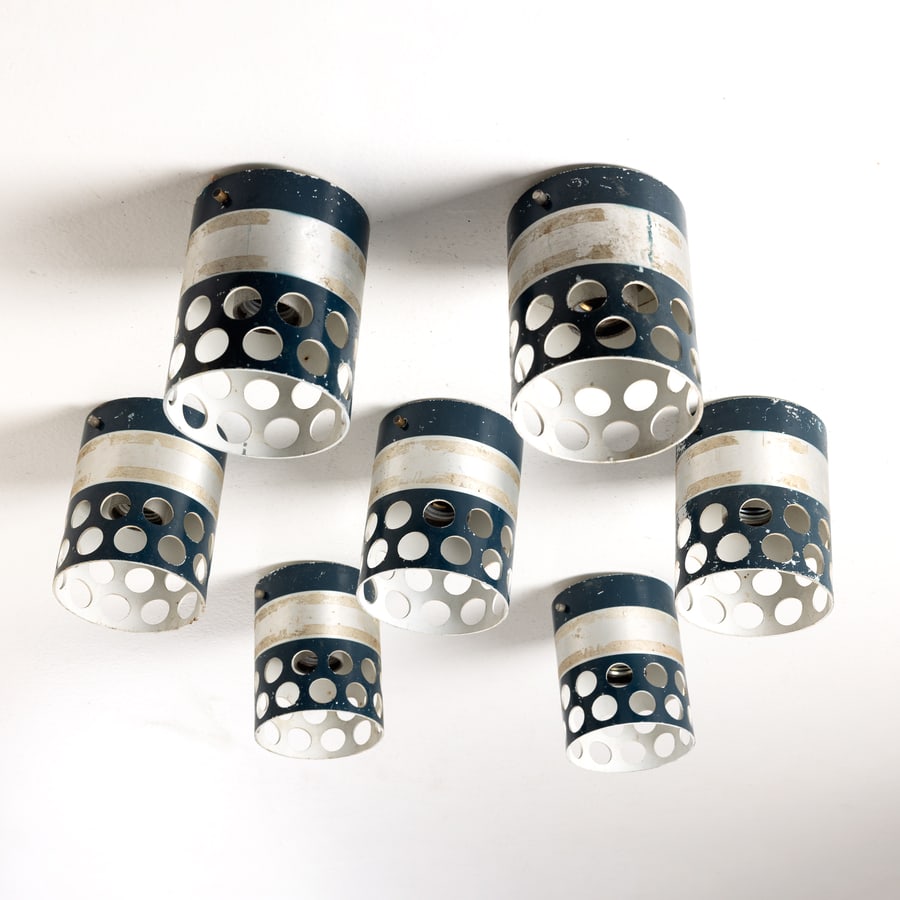 MANIFATTURA ITALIANA: Sette lampade a parete ; soffitto. Alluminio verniciato. Italia anni '50. cm 13x10x10 SEVEN ITALIAN WALL ; CEILING LAMPS Buone condizioni generali. Piccole righe, leggeri graffi, normali segni di