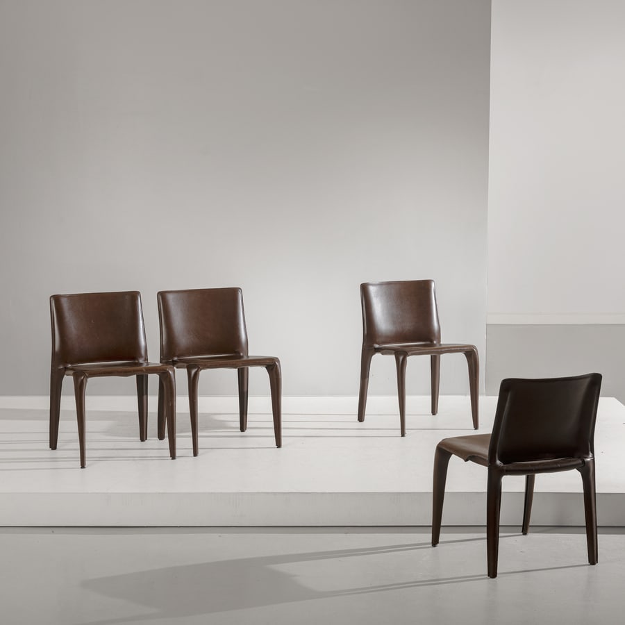 MARIO BELLINI: Quattro sedie Mod. Bull 422. Cuoio imbottito, metallo. Produzione Cassina anni '80. Marchio del produttore impresso. cm 83x43x42 FOUR CHAIRS BY M. BELLINI Catalogo di Produzione Buone condizioni