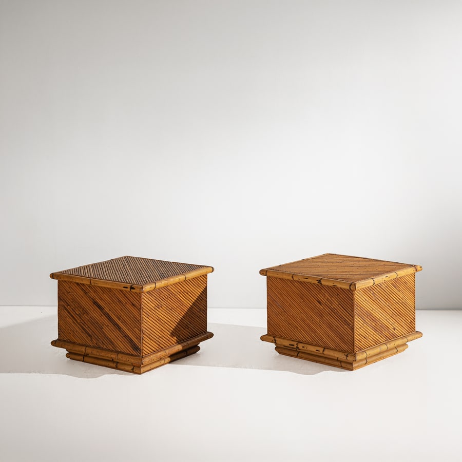 VIVAI DEL SUD: Coppia di tavolini. Bamboo. Italia anni '70. cm 51x67x67 A PAIR OF SIDE TABLES BY VIVAI DEL SUD Buone condizioni generali. Piccole righe, leggeri graffi, normali segni dovuti all'uso quotidiano.