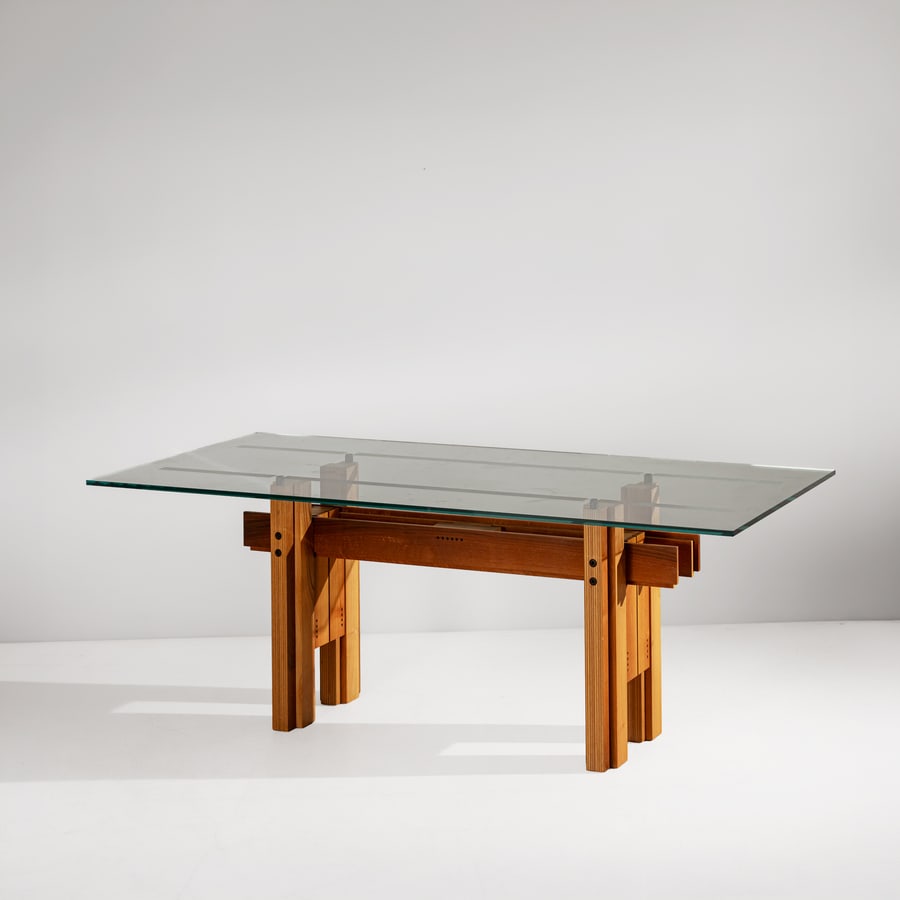 FRANCO POLI: Tavolo mod. Cangrande. Legno di noce, compensato, cristallo molato e parzialmente sabbiato. Produzione Bernini 1979. Marchio della manifattura impresso sul basamento. cm 74x200x85 A TABLE BY F. POLI G