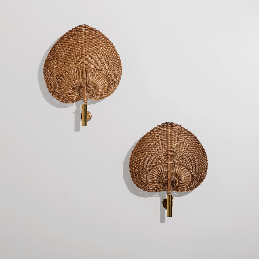 MANIFATTURA ITALIANA: Coppia di lampade da parete. Rattan, ottone. Italia anni '70. cm 35x28x12 A PAIR OF ITALIAN WALL LIGHTS Condizioni molto buone. Parti in ottone rilucidate, permangono segni di usura, piccole righe,
